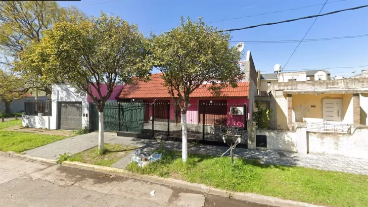 Una adolescente de 16 años mató a puñaladas a su novio de 20 y escapó Una adolescente de 16 años mató a puñaladas a su novio de 20 y escapó