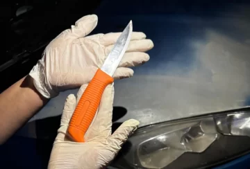 Detuvieron a un hombre en Jáchal por cortar cubiertas de un auto y amenazar con un cuchillo Detuvieron a un hombre en Jáchal por cortar cubiertas de un auto y amenazar con un cuchillo