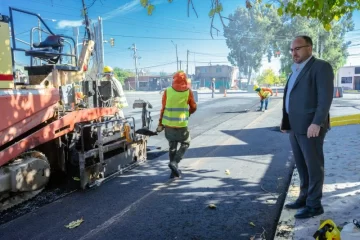 Con fondos municipales, Miodowsky invertirá $900 millones para pavimentar 40.000 metros cuadrados en Rivadavia Con fondos municipales, Miodowsky invertirá $900 millones para pavimentar 40.000 metros cuadrados en Rivadavia