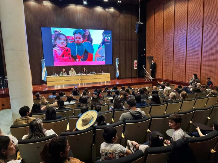 La conectividad fue la estrella principal del Foro Saludable Provincial, protagonizado por alumnos primarios y de Nivel Inicial La conectividad fue la estrella principal del Foro Saludable Provincial, protagonizado por alumnos primarios y de Nivel Inicial