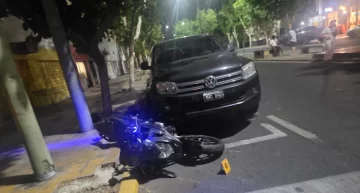 Una camioneta atropelló a una policía sanjuanina en Capital Una camioneta atropelló a una policía sanjuanina en Capital