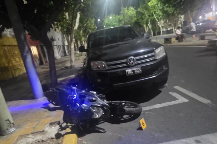 Una camioneta atropelló a una policía sanjuanina en Capital