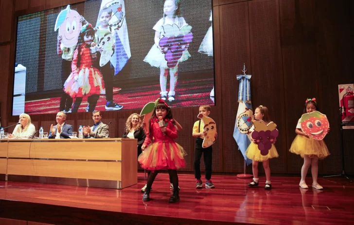 Alumnos de más de 50 escuelas coparán la Legislatura para mostrar las estrategias que ayudan a crecer sano Alumnos de más de 50 escuelas coparán la Legislatura para mostrar las estrategias que ayudan a crecer sano