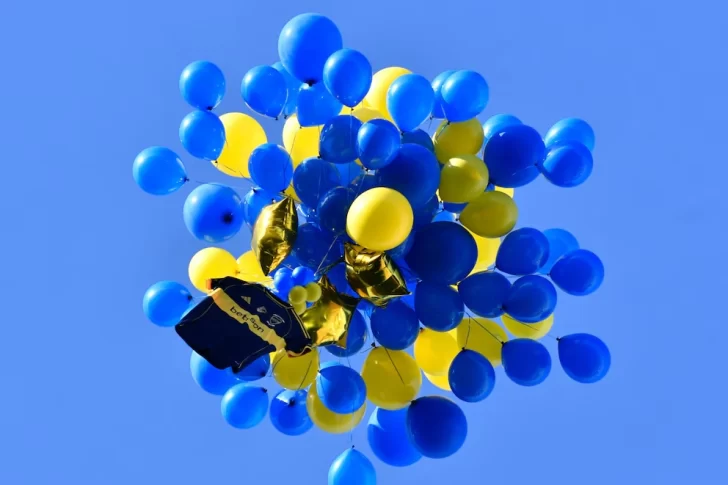 Apareció la camiseta que Boca Juniors lanzó al cielo en el homenaje a Miguel Russo