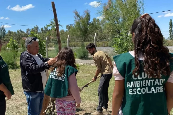 En Sarmiento recompensan a los vecinos que cuidan el ambiente para fomentar el reciclado y la economía circular