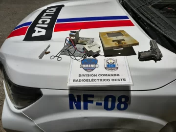 Cayó un hombre en Rivadavia por intentar robar cables en una plaza: portaba una pistola de juguete Cayó un hombre en Rivadavia por intentar robar cables en una plaza: portaba una pistola de juguete