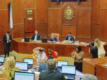 Las perlitas de la sesión en la Legislatura: Transporte al 11, el extraño cambio Cornejo-López y el chispazo hídrico