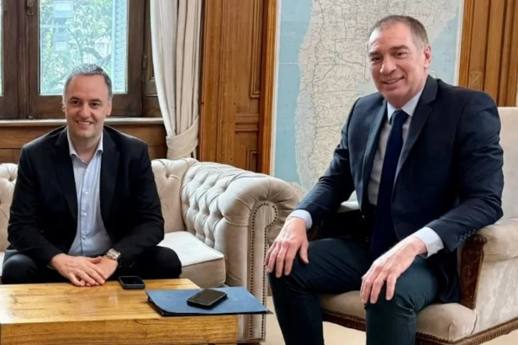 El Gobierno dividirá la Secretaría de Scioli para darle más poder a Adorni y Santilli