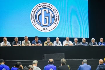 La CGT eligió un nuevo triunvirato y quedó a un paso de la ruptura con el sector de Barrionuevo y la UTA La CGT eligió un nuevo triunvirato y quedó a un paso de la ruptura con el sector de Barrionuevo y la UTA