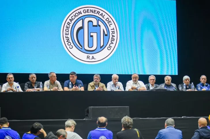 La CGT eligió un nuevo triunvirato y quedó a un paso de la ruptura con el sector de Barrionuevo y la UTA La CGT eligió un nuevo triunvirato y quedó a un paso de la ruptura con el sector de Barrionuevo y la UTA