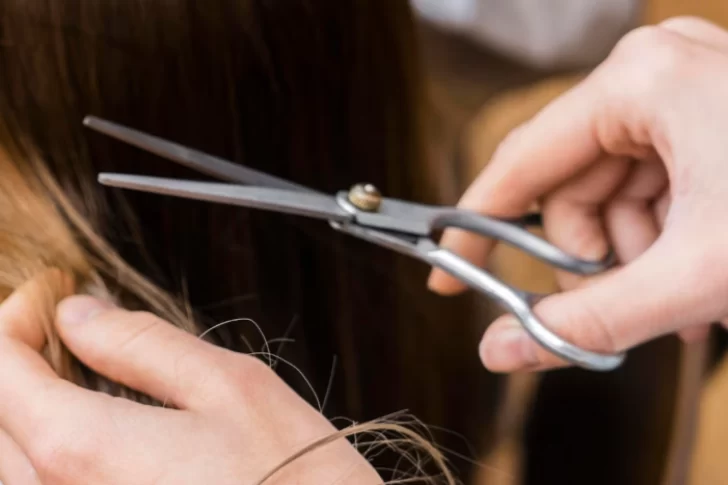 Cómo influye el calendario lunar a la hora de cortarse el pelo: las sugerencias de una experta