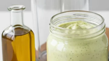 Receta de mayonesa saludable con huevo cocido y palta