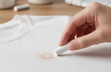 El truco infalible para disimular cualquier mancha en prendas blancas El truco infalible para disimular cualquier mancha en prendas blancas