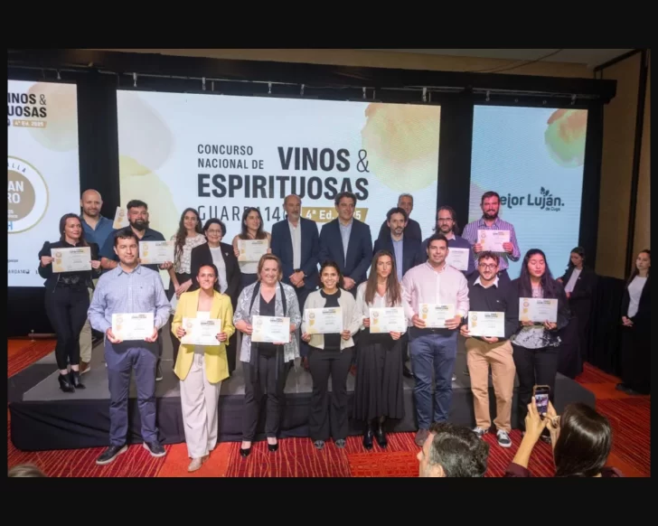 Gustavo Fernández destacó la vitivinicultura sanjuanina en el Concurso de Vinos de Guarda 14 Gustavo Fernández destacó la vitivinicultura sanjuanina en el Concurso de Vinos de Guarda 14
