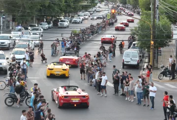 [GALERÍA DE FOTOS] Las mejores postales de las 30 Ferrari que coparon las calles sanjuaninas