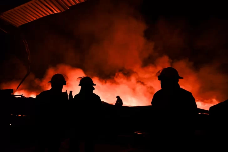 INCENDIO-EZEIZA1-728x485 INCENDIO-EZEIZA1-728x485