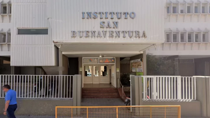 Impactante ataque en una escuela de Córdoba: un alumno le tiró agua hirviendo a un preceptor Impactante ataque en una escuela de Córdoba: un alumno le tiró agua hirviendo a un preceptor