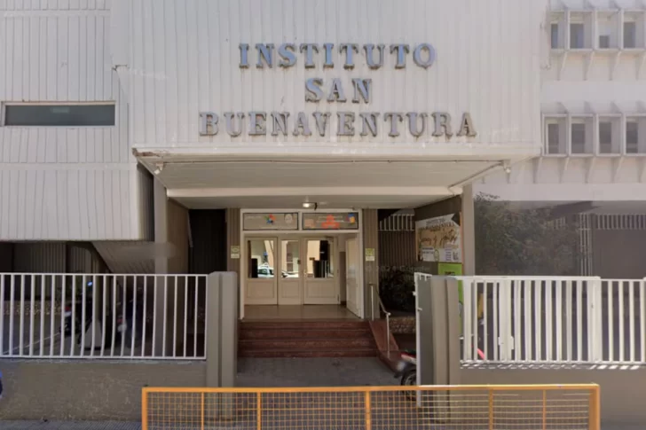 Impactante ataque en una escuela de Córdoba: un alumno le tiró agua hirviendo a un preceptor