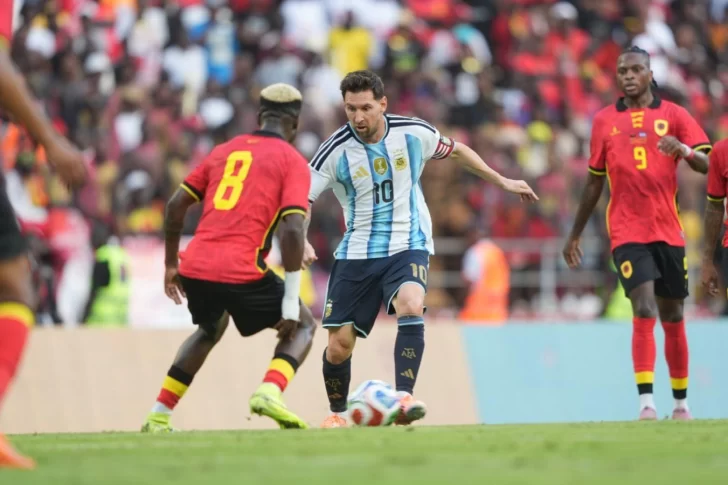 Argentina terminó su año con una discreta victoria frente a Angola