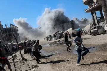 Israel lanza más ataques sobre Gaza poniendo a prueba la frágil tregua Israel lanza más ataques sobre Gaza poniendo a prueba la frágil tregua