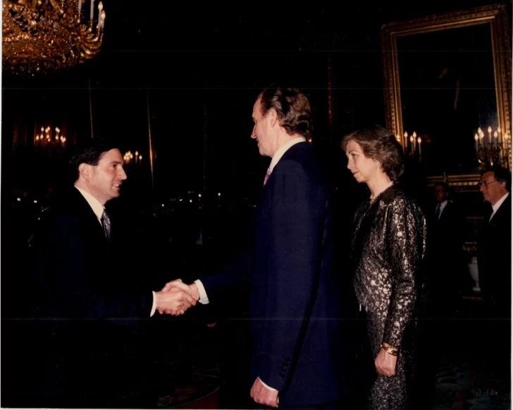 España, a medio siglo de la dictadura a la monarquía, soñando con la democracia España, a medio siglo de la dictadura a la monarquía, soñando con la democracia