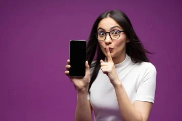 Hablar sin pensar: los riesgos de la comunicación compulsiva en redes sociales Hablar sin pensar: los riesgos de la comunicación compulsiva en redes sociales