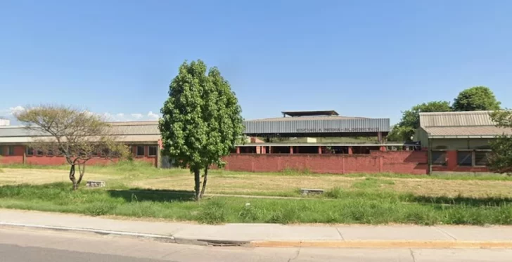 Un alumno de 13 años apuñaló en el pecho a una compañera de curso Un alumno de 13 años apuñaló en el pecho a una compañera de curso