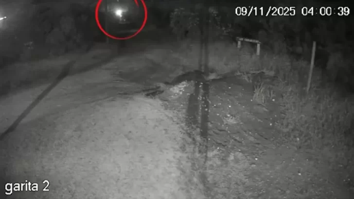 El video donde se ve al femicida de Débora Bulacio arrastrando el cuerpo de la víctima hasta el lugar donde la enterró El video donde se ve al femicida de Débora Bulacio arrastrando el cuerpo de la víctima hasta el lugar donde la enterró