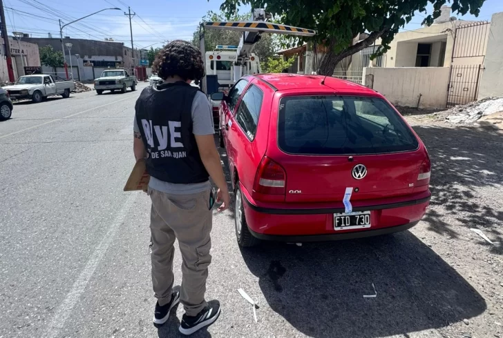 Secuestraron en Chimbas un auto denunciado en La Rioja tras una estafa Secuestraron en Chimbas un auto denunciado en La Rioja tras una estafa