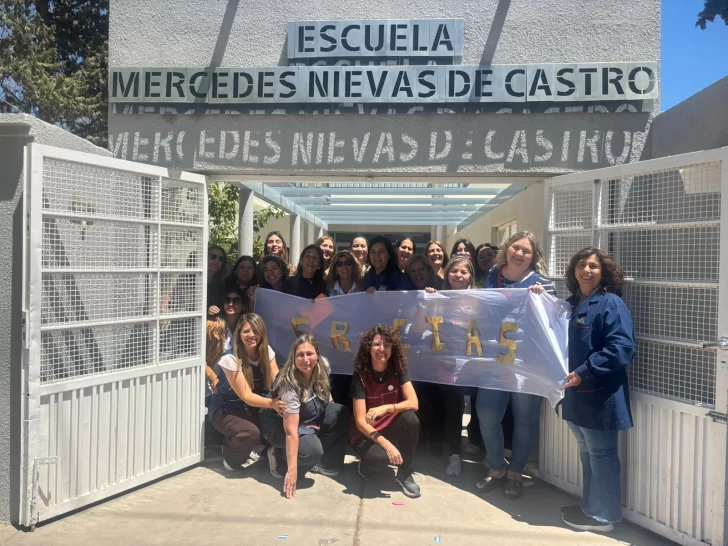 Emotiva despedida a la seño Olguita: fue maestra en Zonda y la homenajearon en su último viaje con globos y carteles Emotiva despedida a la seño Olguita: fue maestra en Zonda y la homenajearon en su último viaje con globos y carteles