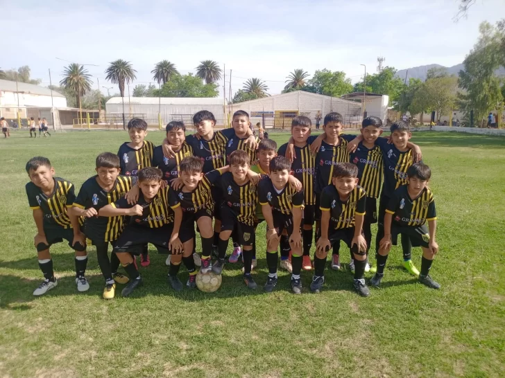Atenas de Pocito organiza un bingo para que 55 chicos puedan viajar a jugar un torneo de fútbol infantil en Mendoza Atenas de Pocito organiza un bingo para que 55 chicos puedan viajar a jugar un torneo de fútbol infantil en Mendoza