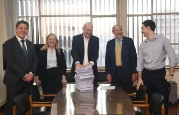 San Juan participó de encuentro con el ministro Federico Sturzenegguer por regulaciones vitivinícolas