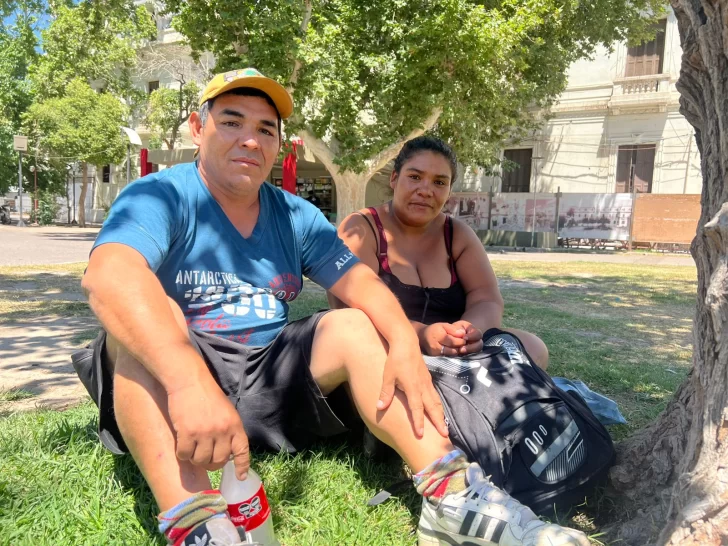 El drama de dos cartoneros que tienen a una hija internada y tuvieron que vender hasta sus zapatillas