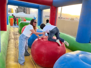 Más de 50 metros de pura diversión para grandes y chicos Más de 50 metros de pura diversión para grandes y chicos