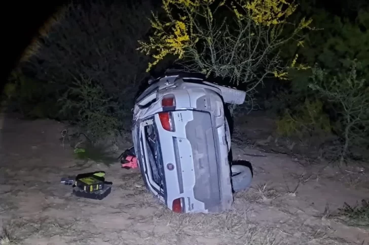 Una mujer que viajaba a San Juan volcó en Milagro: salió despedida del auto y fue hallada con múltiples heridas Una mujer que viajaba a San Juan volcó en Milagro: salió despedida del auto y fue hallada con múltiples heridas