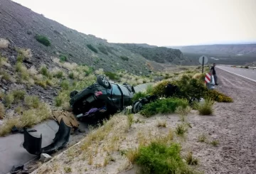 Cuatro sanjuaninos volcaron en Ruta 40 en Mendoza: dos resultaron heridos Cuatro sanjuaninos volcaron en Ruta 40 en Mendoza: dos resultaron heridos