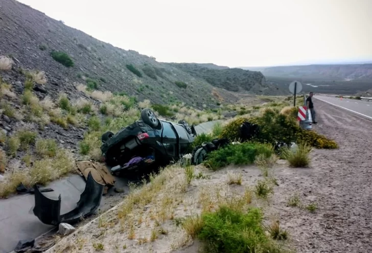 Cuatro sanjuaninos volcaron en Ruta 40 en Mendoza: dos resultaron heridos Cuatro sanjuaninos volcaron en Ruta 40 en Mendoza: dos resultaron heridos