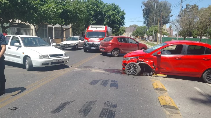Un accidente dejó al conductor de un Fiat Cronos herido y trasladado al Hospital Rawson Un accidente dejó al conductor de un Fiat Cronos herido y trasladado al Hospital Rawson