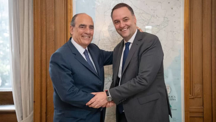 Manuel Adorni y Guillermo Francos se mostraron juntos en Casa Rosada para coordinar la transición Manuel Adorni y Guillermo Francos se mostraron juntos en Casa Rosada para coordinar la transición