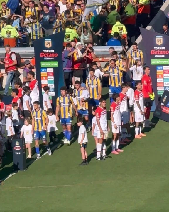 Polémica entre Estudiantes y AFA: Agremiados cuestionó el pasillo de espaldas y pidió “respeto y juego limpio” Polémica entre Estudiantes y AFA: Agremiados cuestionó el pasillo de espaldas y pidió “respeto y juego limpio”