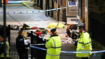 Horror en un tren de Londres: once heridos, dos de ellos graves, en un ataque con arma blanca Horror en un tren de Londres: once heridos, dos de ellos graves, en un ataque con arma blanca