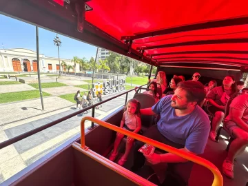 El City Tour gratuito por la Ciudad de San Juan, un éxito rotundo: ya viajaron 600 personas y el servicio continuará el domingo El City Tour gratuito por la Ciudad de San Juan, un éxito rotundo: ya viajaron 600 personas y el servicio continuará el domingo