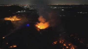 Explosión en Ezeiza: se reavivó el fuego en el Polígono Industrial Explosión en Ezeiza: se reavivó el fuego en el Polígono Industrial
