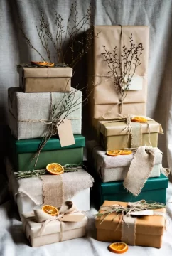 Tres ideas modernas con cajas de cartón para decorar en esta Navidad