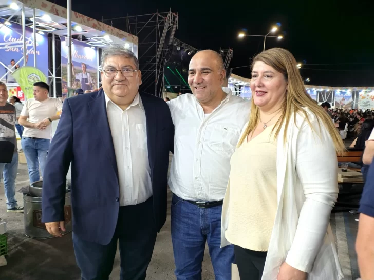 La razón de la visita de Manzur a la FNS; los mejores amigos diputados del PJ; y los chilenos más rosqueros La razón de la visita de Manzur a la FNS; los mejores amigos diputados del PJ; y los chilenos más rosqueros