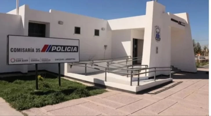Dos policías le salvaron la vida a un bebé de un año que no respiraba en el Valle Grande Dos policías le salvaron la vida a un bebé de un año que no respiraba en el Valle Grande