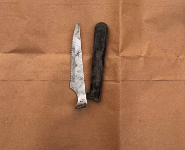 Detuvieron a un sujeto tras atacar a su pareja y agredir a un policía con un cuchillo