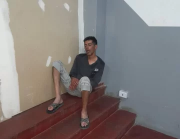 Le pegó a su pareja y rompió una tobillera electrónica: quedó detenido Le pegó a su pareja y rompió una tobillera electrónica: quedó detenido