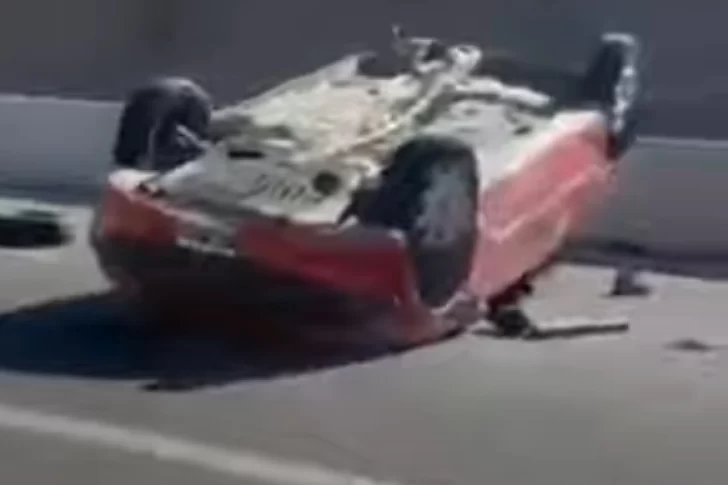 Accidente vial en la Ruta del Sol: Volcó un Peugeot 206 y un herido fue trasladado al hospital