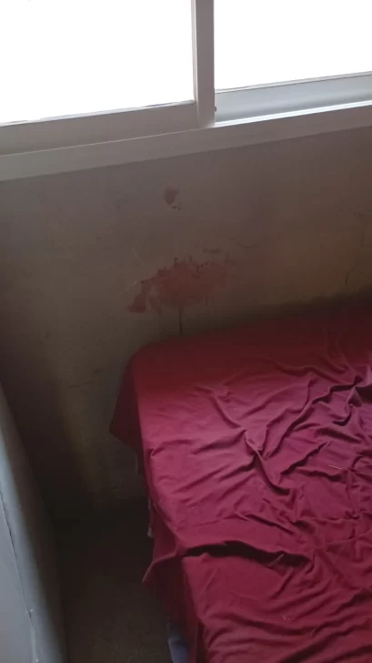 Violento asalto: un grupo armado vestido de federales irrumpió en una casa, golpeó al dueño y escapó con dinero Violento asalto: un grupo armado vestido de federales irrumpió en una casa, golpeó al dueño y escapó con dinero